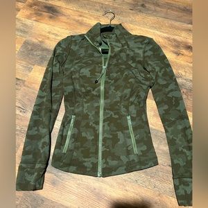 EUC Lululemon Define Ready to Rulu Jacket HGOG Green Camo Size 2